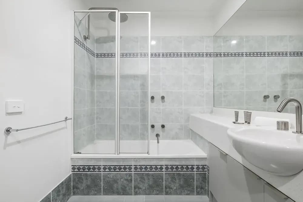 Spacious 3-bed Apartment in Melbourne CBD - photo 7