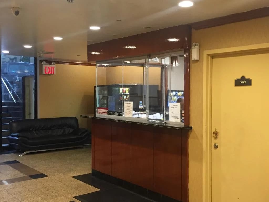 Flushing Motel - photo 2
