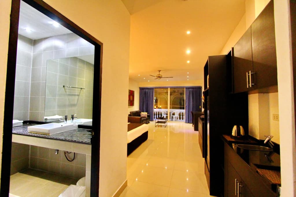 East Suites - photo 22