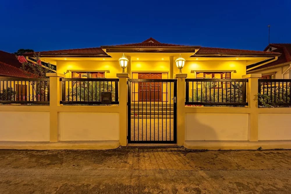 Cozy 3 BR Pool Villa close to Town CV3L - photo 1