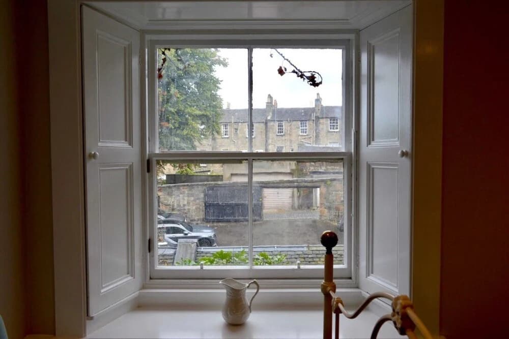 Cosy and Modern City Centre Flat - photo 6