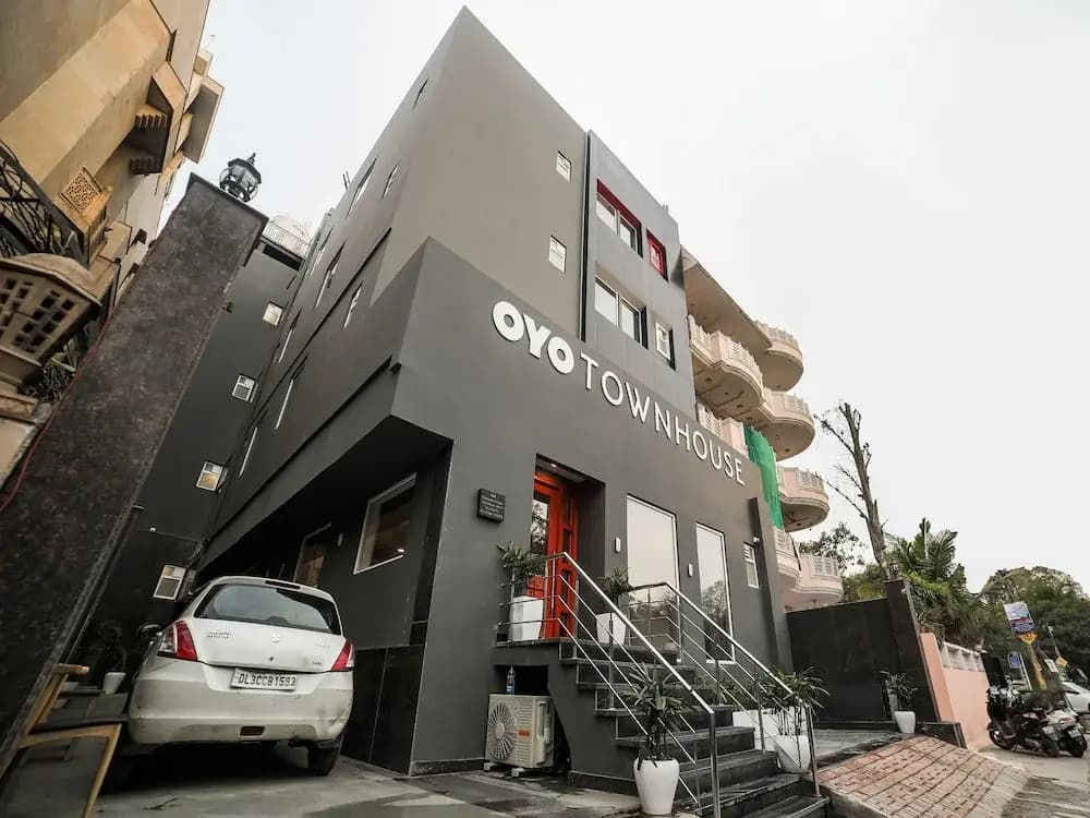 Oyo Townhouse 082 Chander Nagar Janakpuri - photo 1