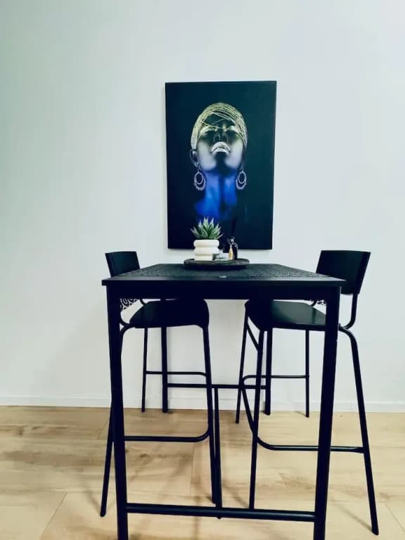 Stylish 4BR Apt Near Westbahnhof - photo 4