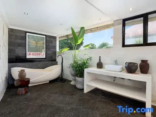 Private 1BR Designer Villa Central Canggu extra Office Room - photo 3