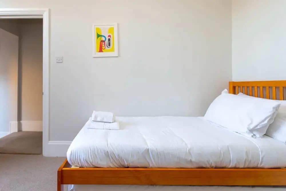 Spacious 2BD Flat By Regents Park & Camden Town! - photo 1