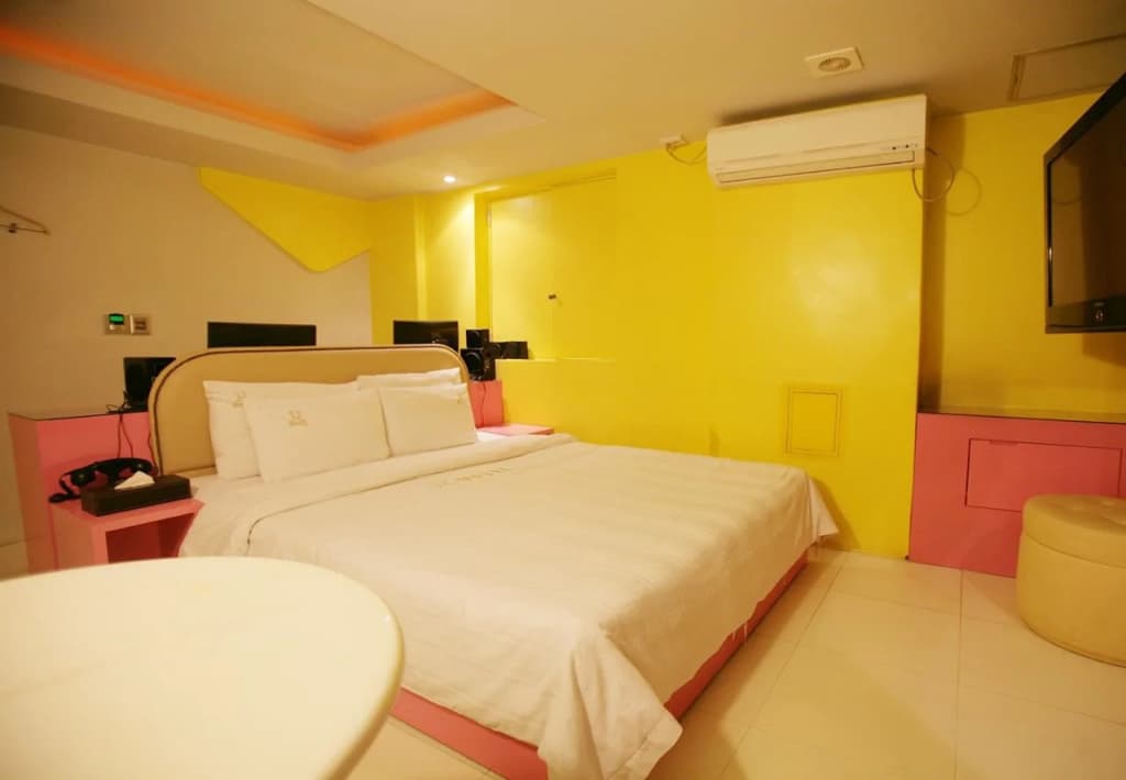 M Stylish Hotel - photo 4