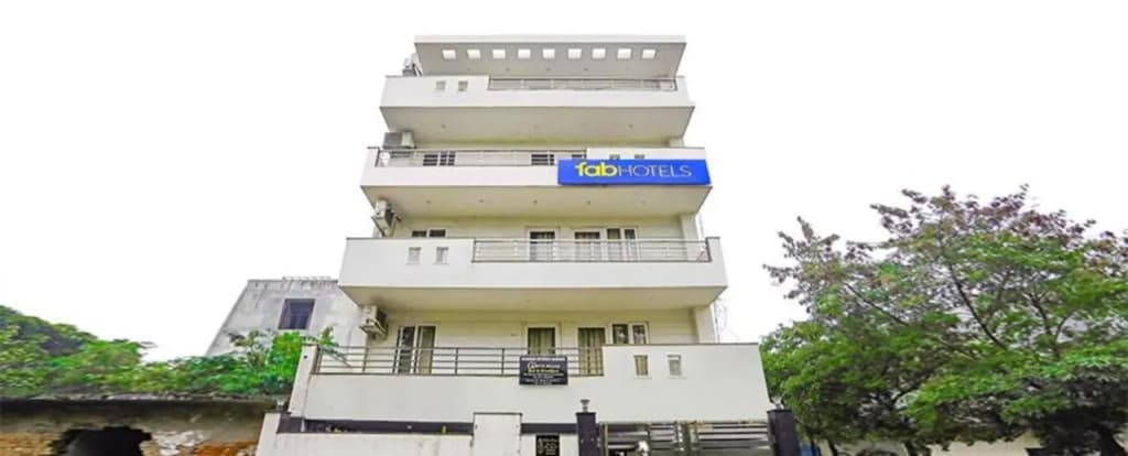Fabhotel White House Bnb - main photo