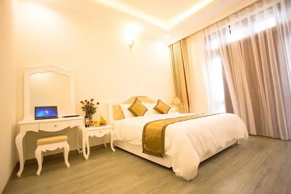 Lakeside Hotel - photo 5