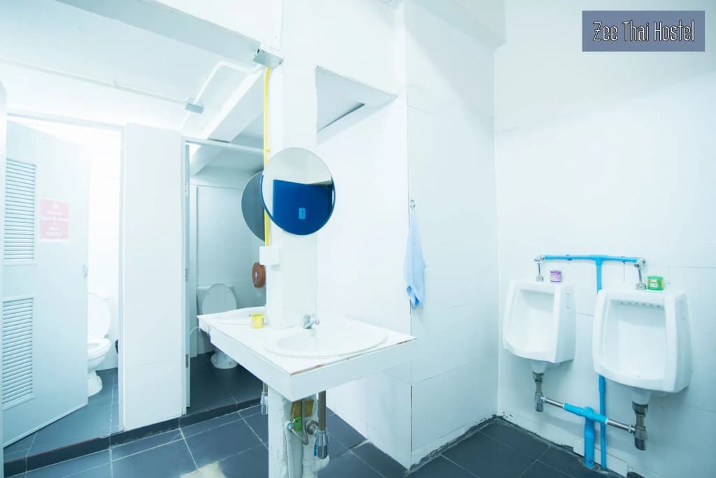 Zee Thai Hostel - photo 8
