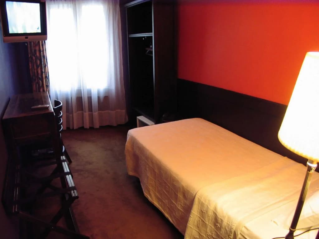 The Walled off Hotel Paris - photo 20