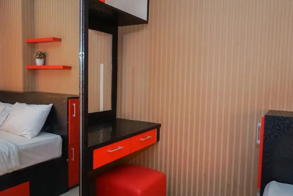 Comfy and Clean 2BR Green Pramuka Apartment - photo 2