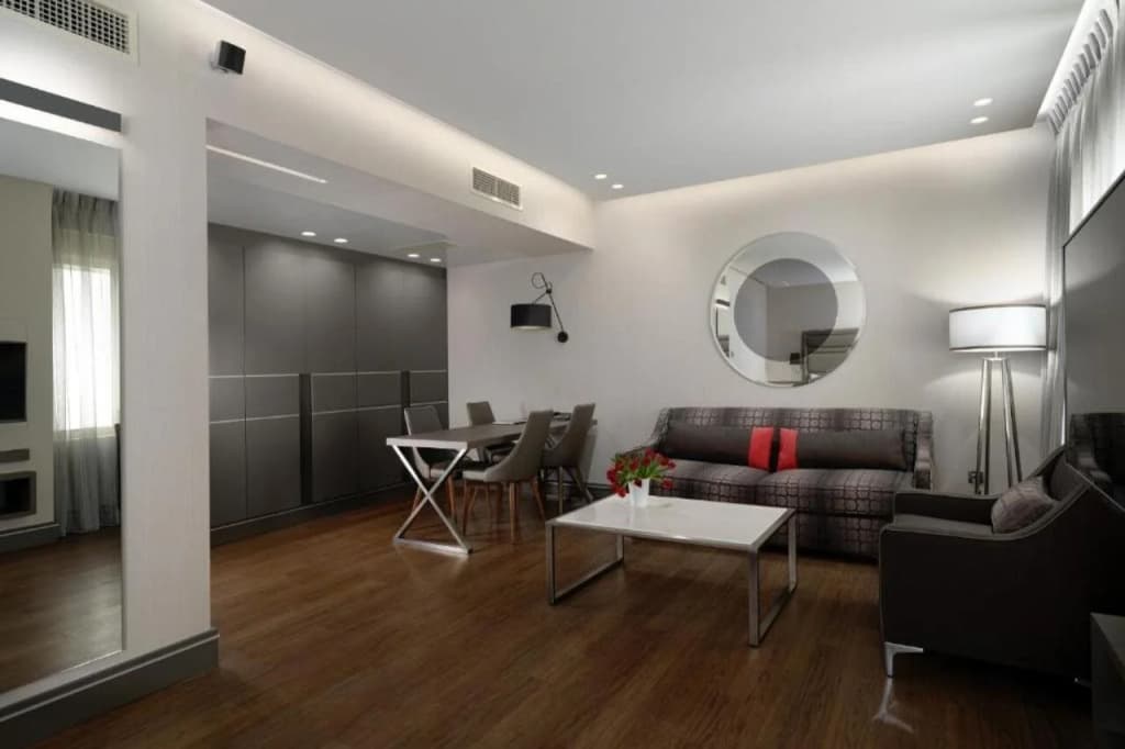 Holiday Suites - photo 13