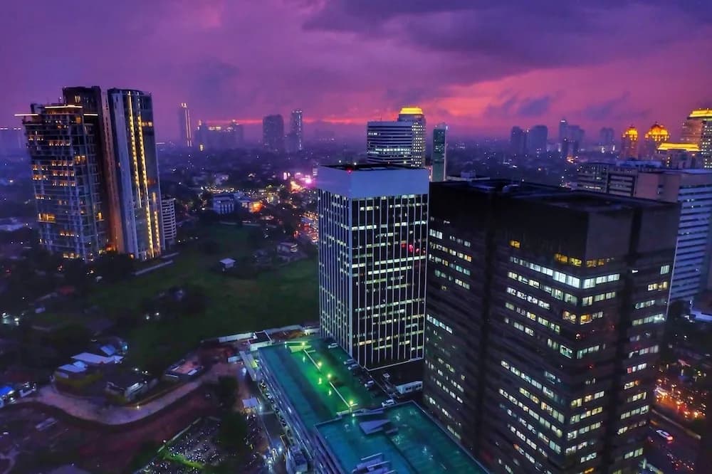 3 Bedrooms Luxury Sudirman Mansion Apartment by Travelio - photo 10
