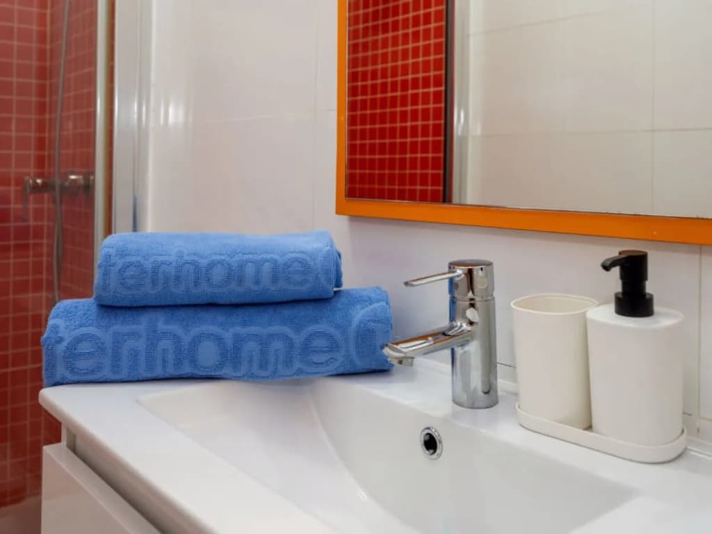Barcelona Centric Apartment - photo 8