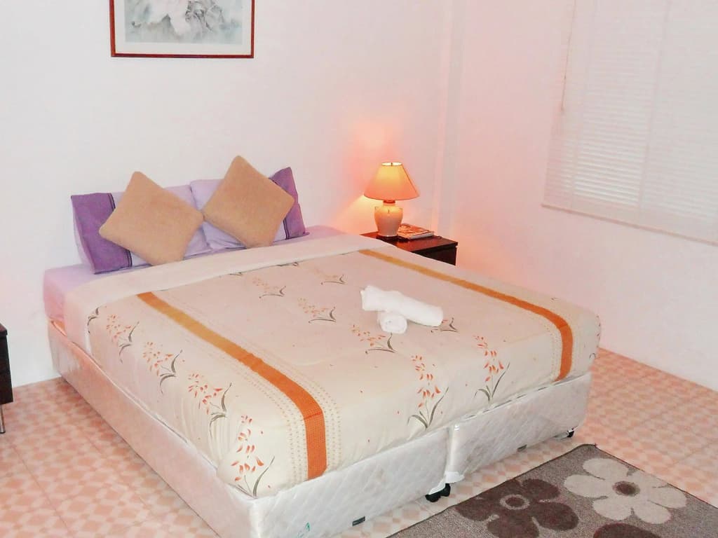 Corner Cafe Bed and Breakfast - photo 2