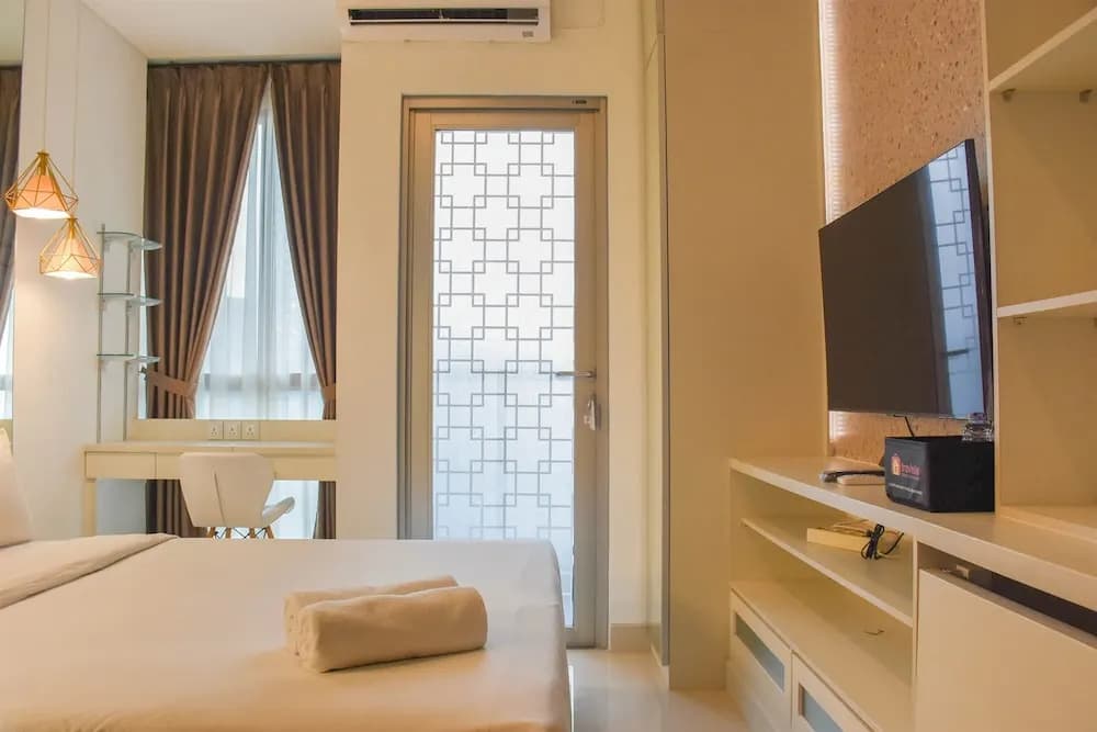 Fancy And Nice Studio At Ciputra World 2 Apartment - photo 5