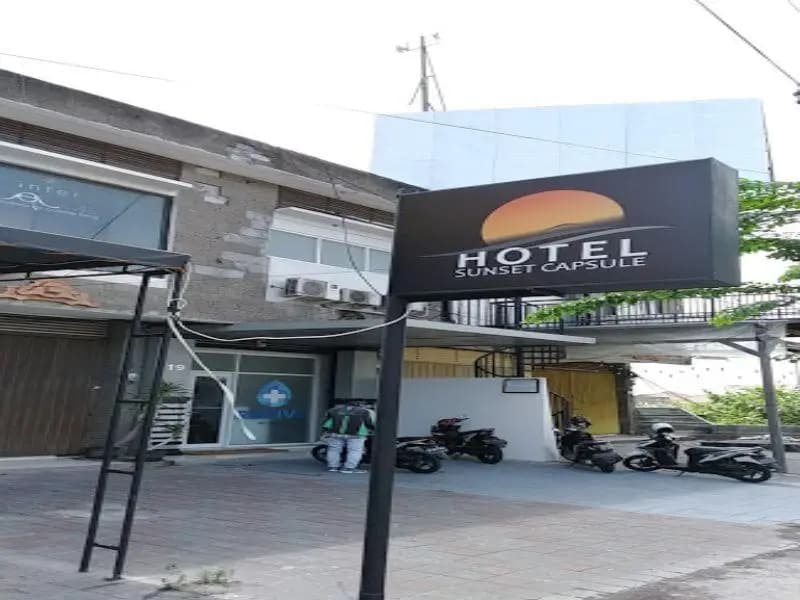 Capsule Sunset Hotel - photo 1