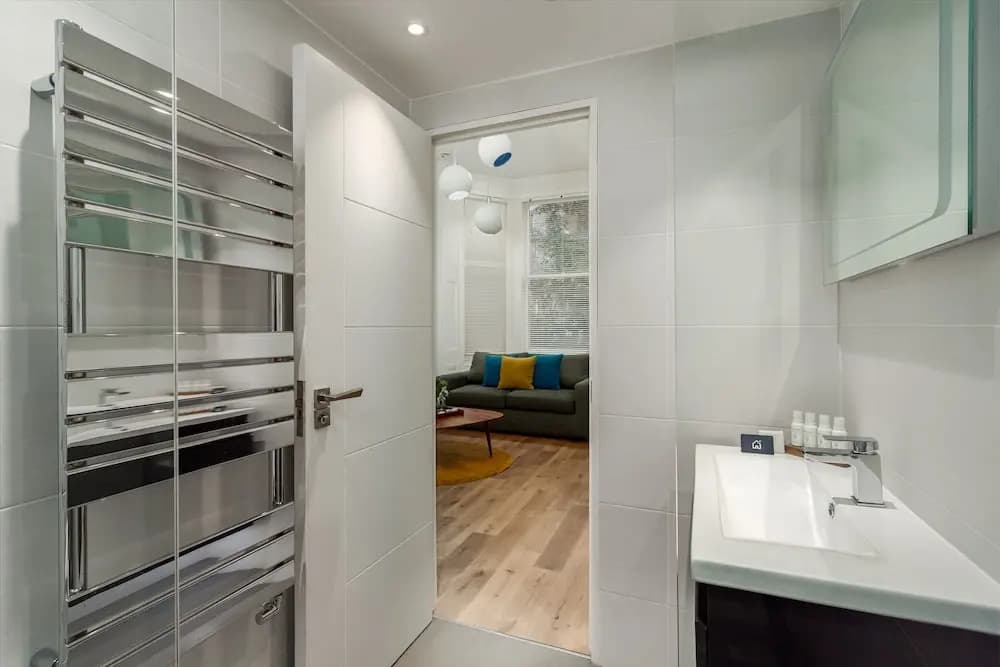 Spacious Canfield Gardens Studio - photo 14