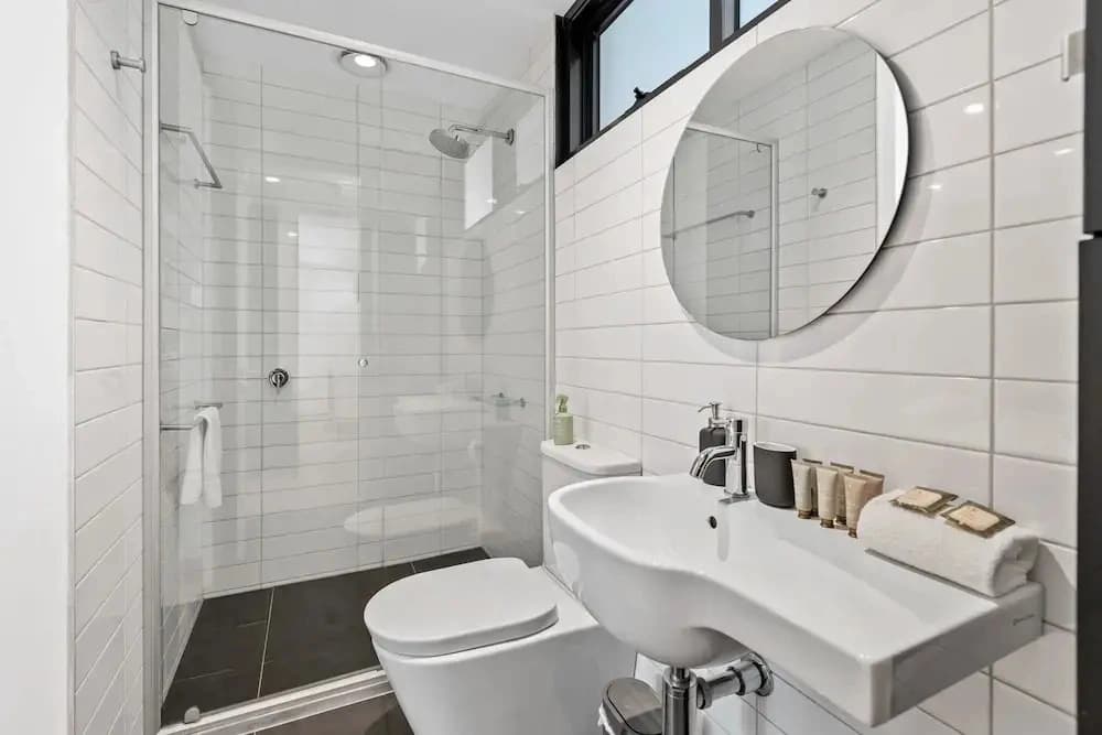 Chic 2-bed Apartment in Vibrant St Kilda - photo 8