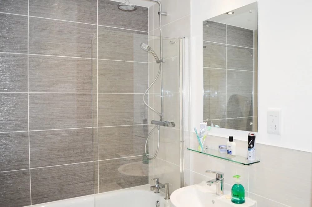 Spacious 2 Bedroom Home - photo 14