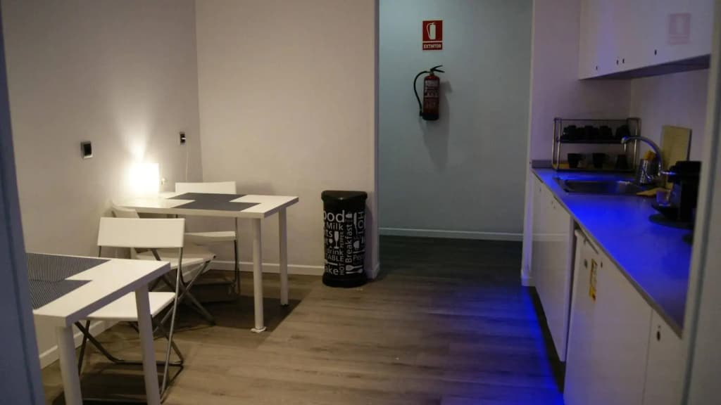 Hostal Mayerling Centro - photo 17