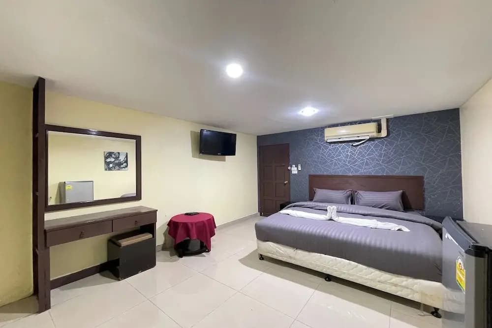 Lucky Inn Suites - photo 6