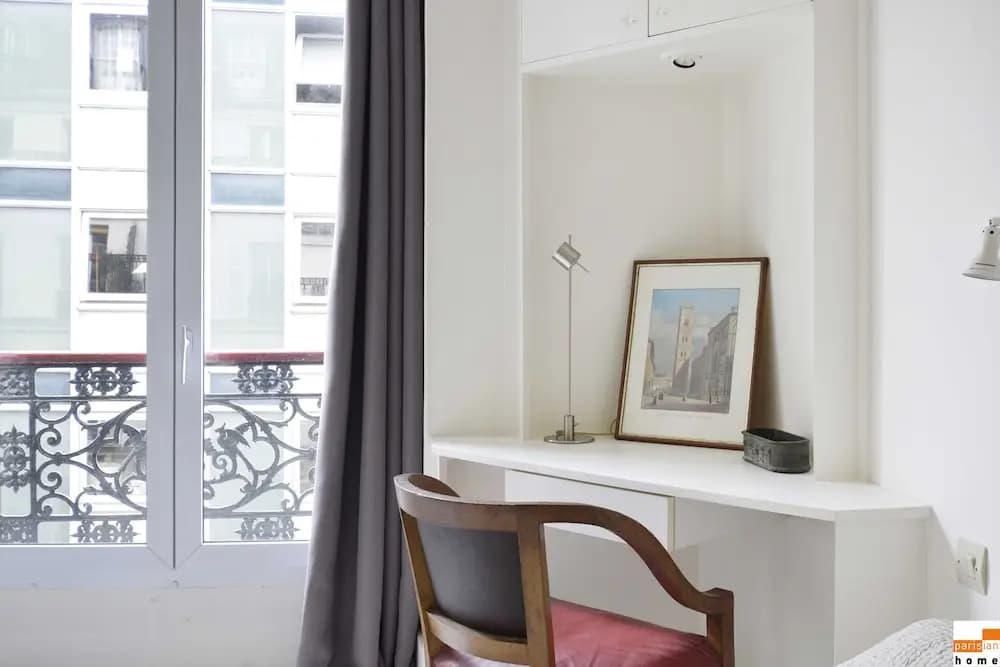 204340 - A two-room apartment with traditional chic style in the Marais - photo 4