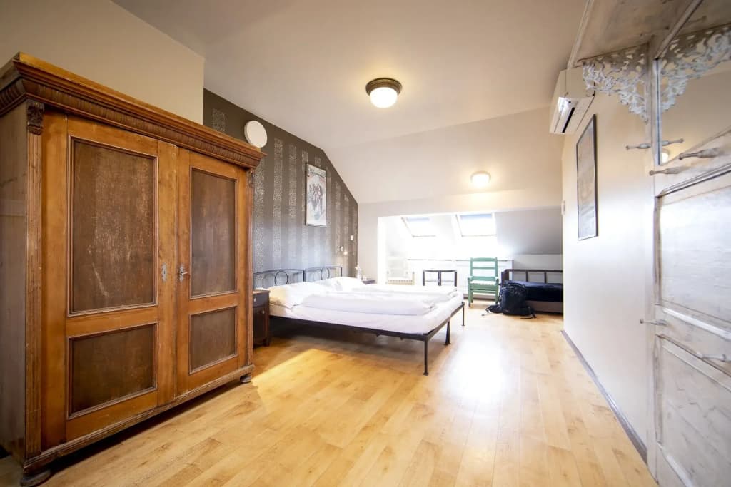 Sir Toby's Hostel - photo 36