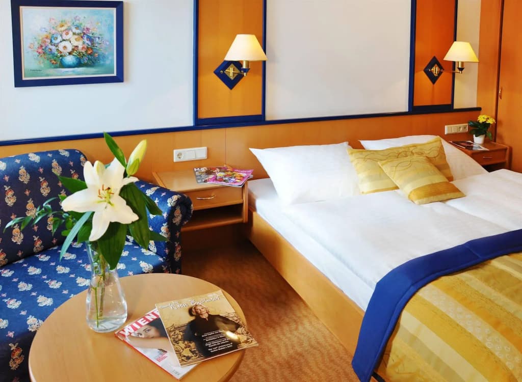 Strandhotel Alte Donau - photo 2