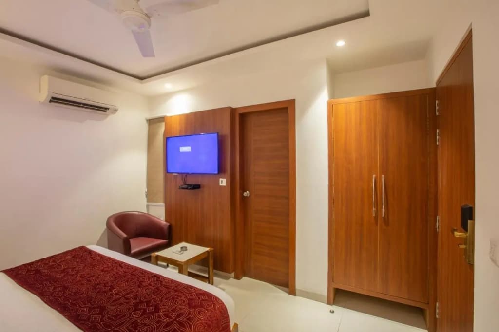 Hotel Arch Suites - photo 10