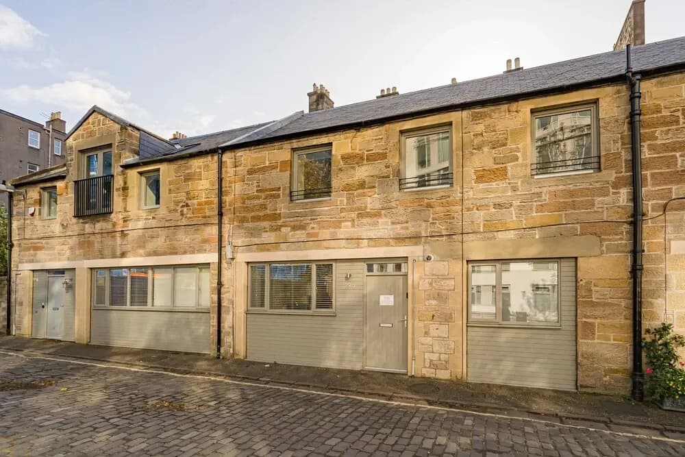 Modern 2BR Mews House - photo 1