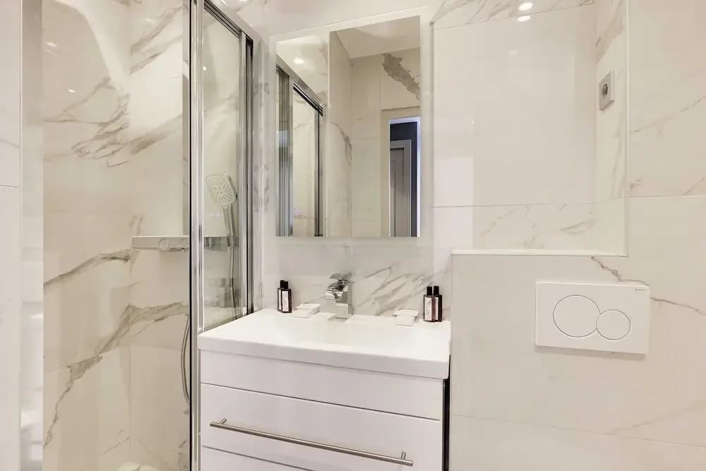 Modern Apartment & Terrace - 2br/6p - Near Nation - photo 7