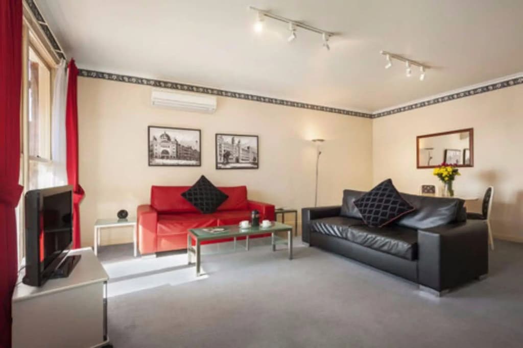 Clocktower Apartment Hotel - photo 5
