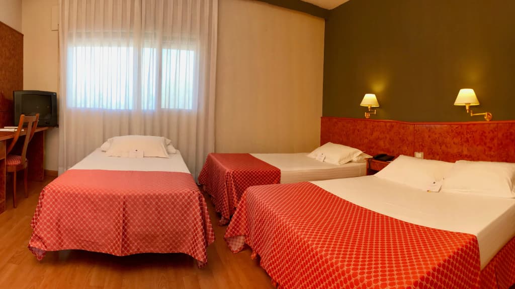 AP Hotel and Parking - photo 3