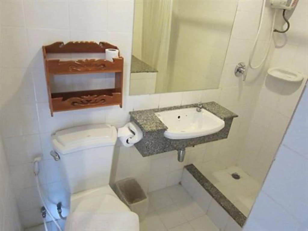 18 Coins Budget Hotel - photo 8