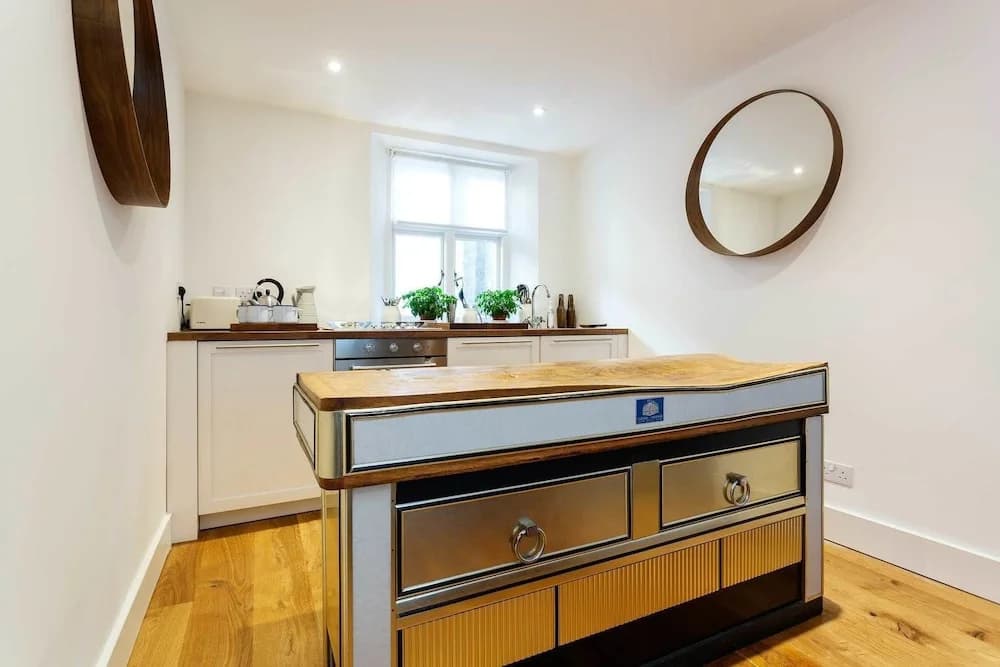 Fanciful in Fitzrovia - photo 16
