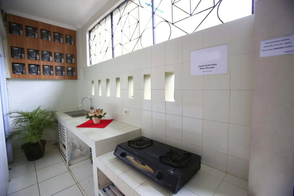 RedDoorz Karet Pedurenan - photo 13