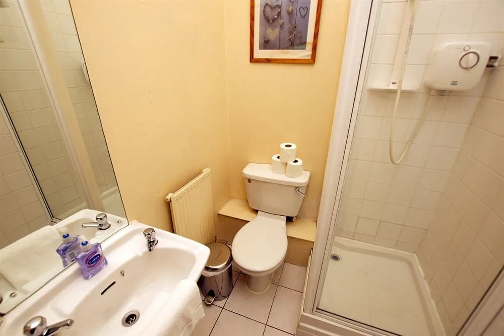 15 Merchiston Gardens Bed and Breakfast - photo 9