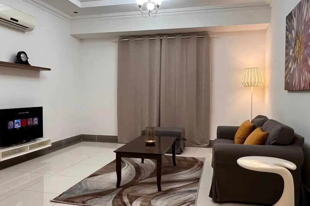 ONE Comfortable 2BR Apartment near Airport - photo 3