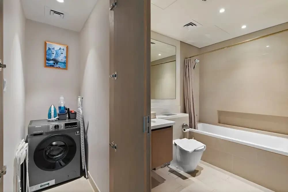 Elegant 1BR with Panoramic Views - photo 8