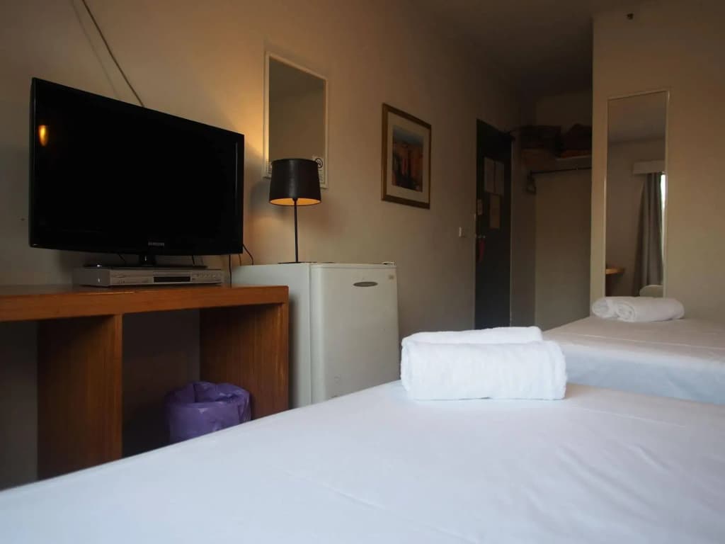 City Crown Motel - photo 5