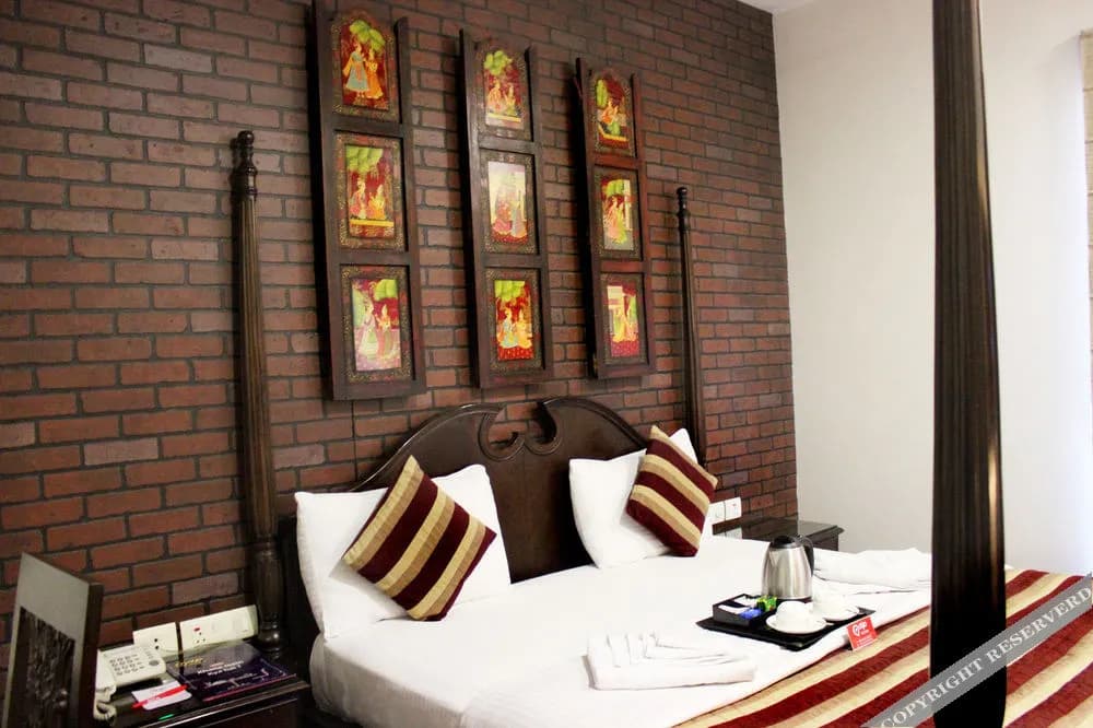 OYO Premium Rajouri Garden Janta Market - photo 3
