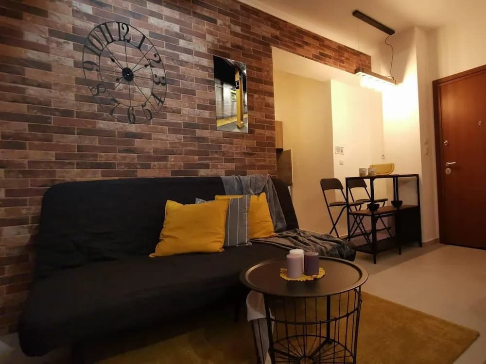Charming 1-bed Apartment Located in Athina - photo 7