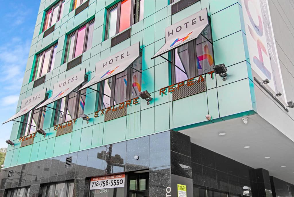 Hotel 365 Bronx - photo 1