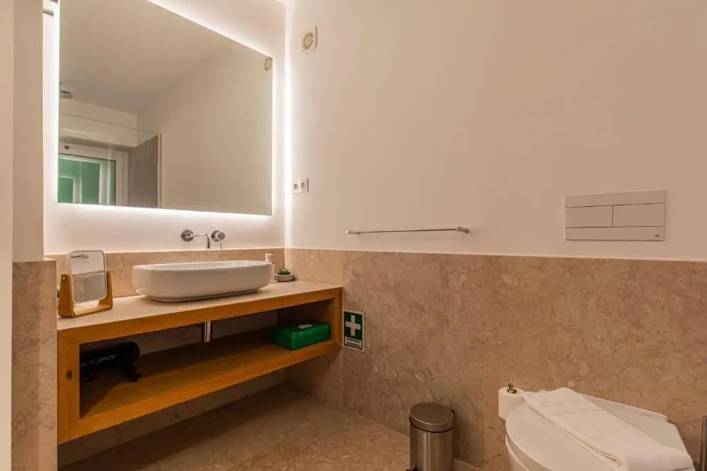 Upscale & Modern 2BDR Apartment - photo 9