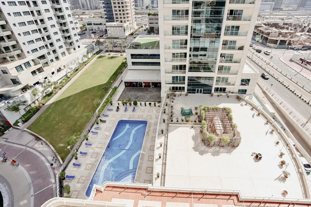 Elegant 1BD with Stunning Views - photo 8