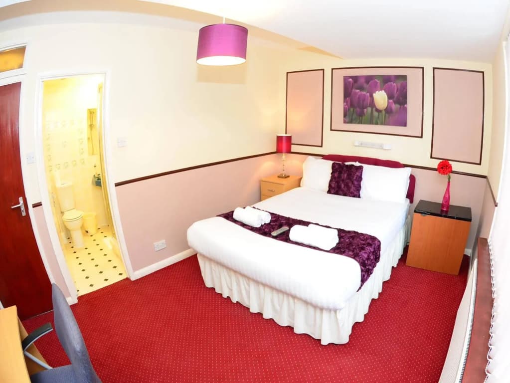 Heathrow Palace - photo 2