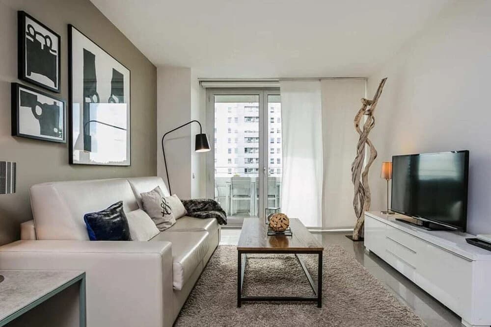 Stylish 2bed/2bath With Swimming Pool - photo 1
