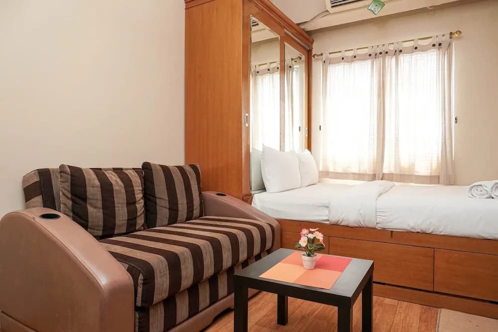 Modern Studio Apartment @ City Park - photo 1