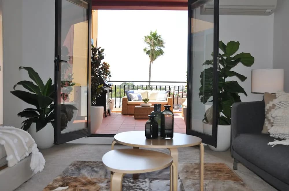 Sydney's Best 3 bdrm Apartment w Parking - photo 7
